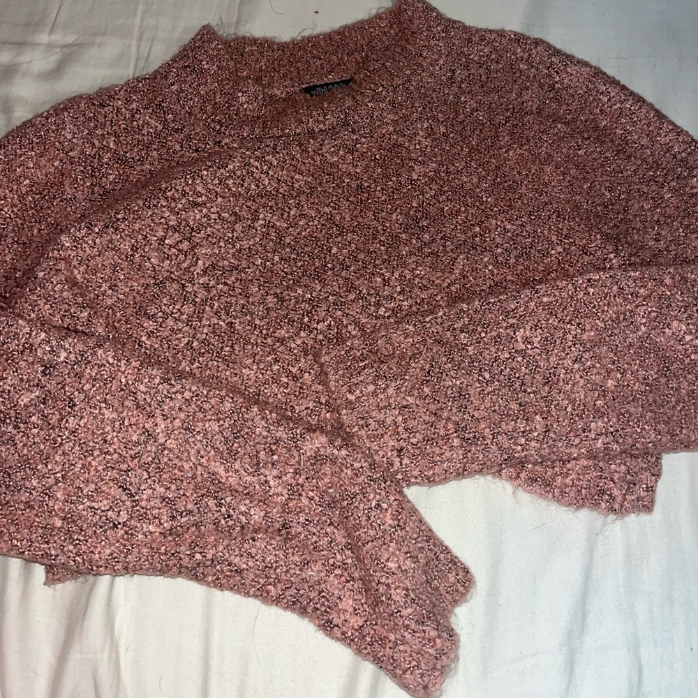 Pink knit cropped sweater Medium